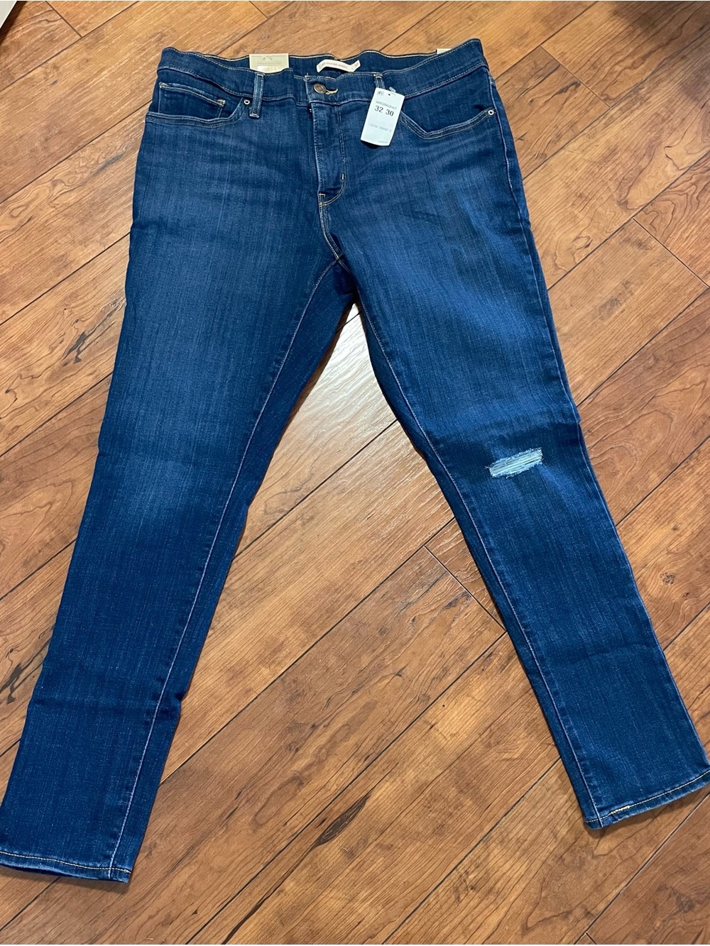 Levi's Women's Skinny Jeans in Dark Blue with Knee Rip